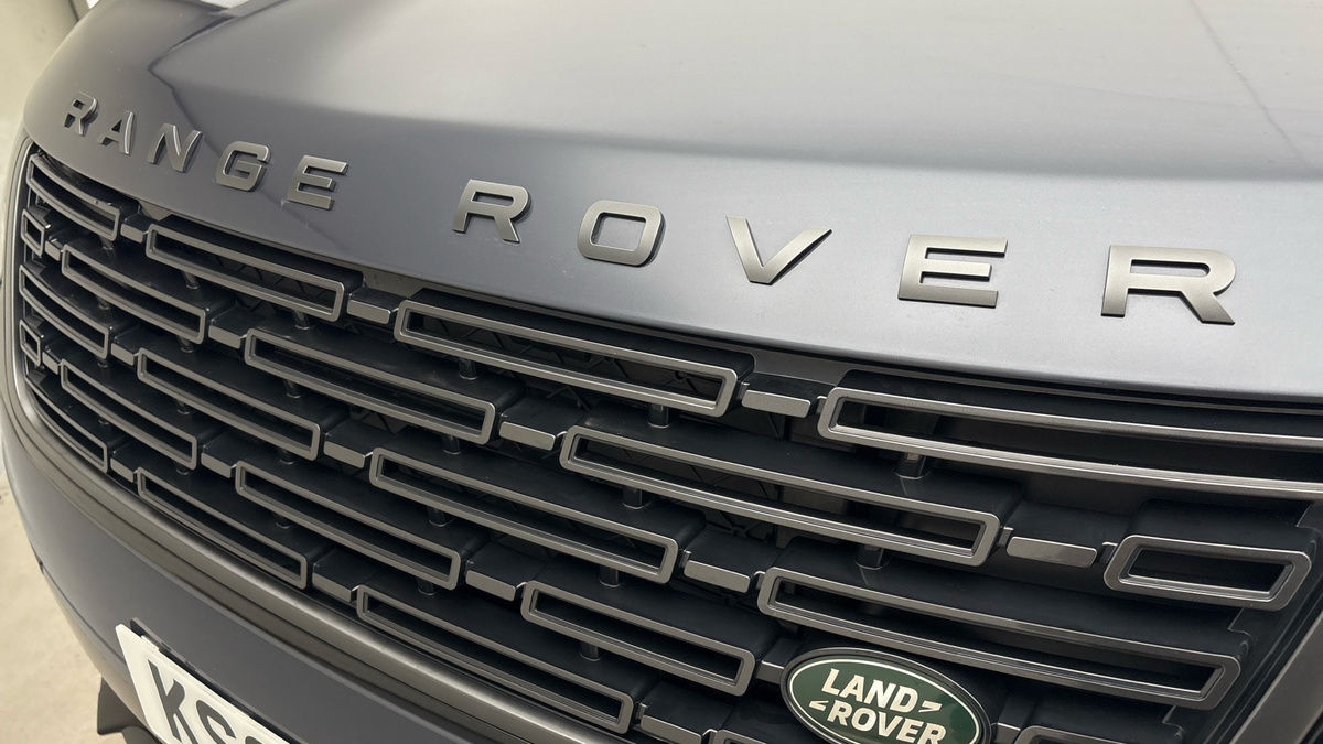 Land Rover Range Rover Velar Image 24