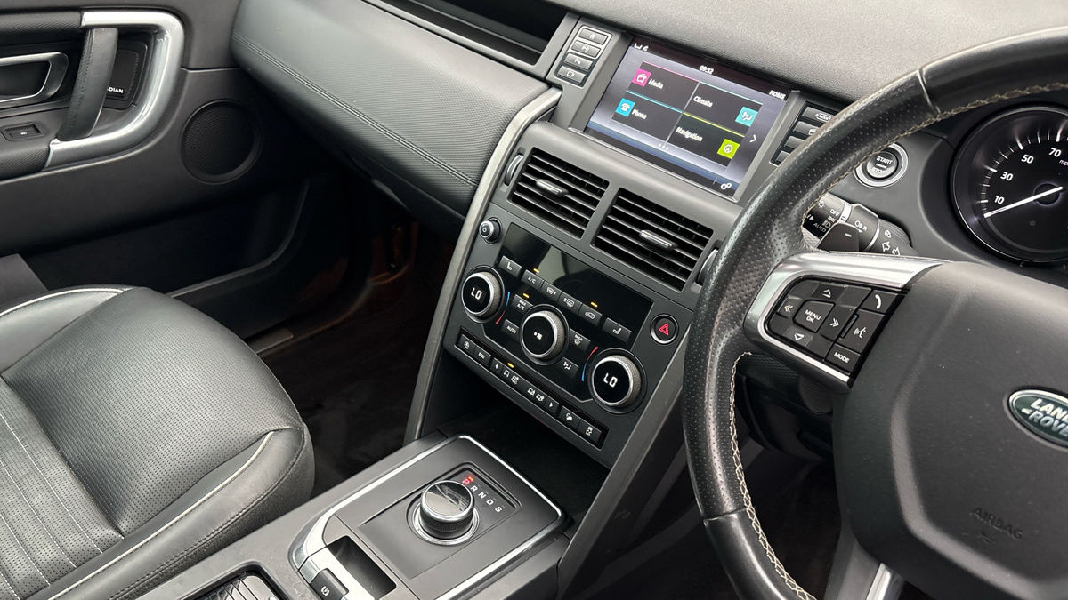 Land Rover Discovery Sport Image 18