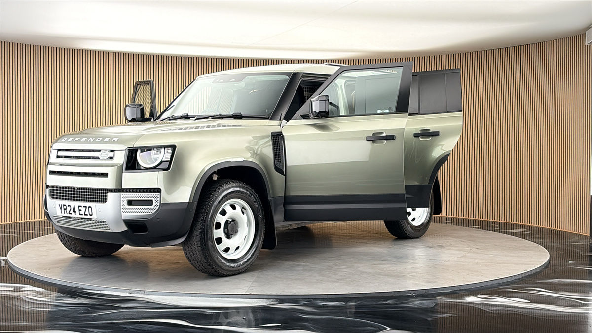 More views of Land Rover Defender 110