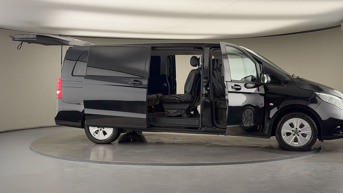 More views of Mercedes-Benz Vito