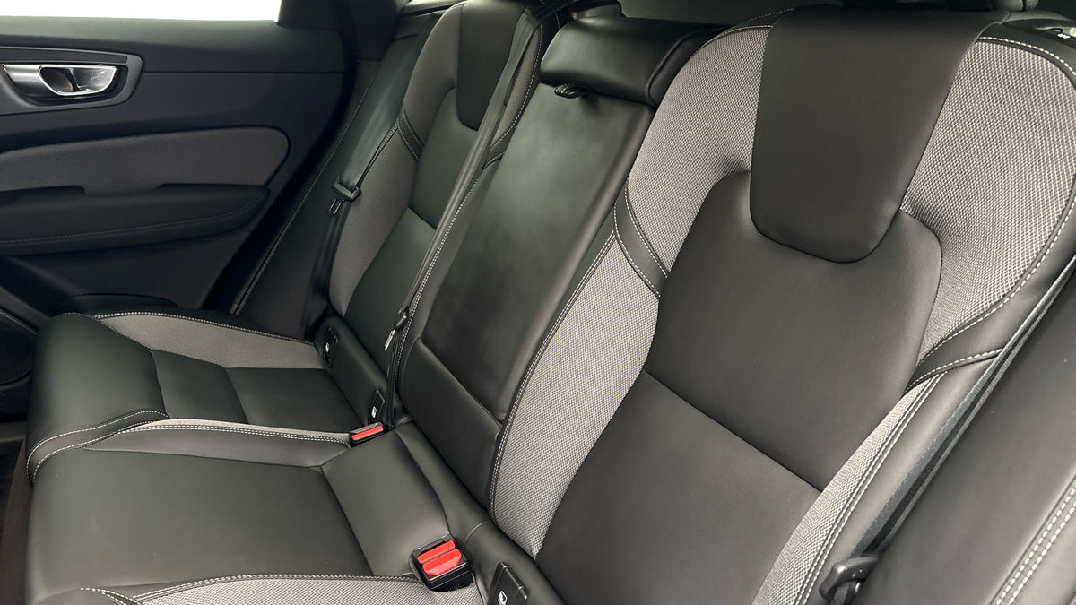 Volvo XC60 Image 8