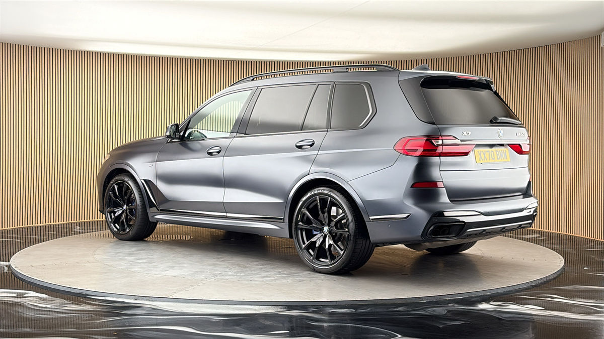 More views of BMW X7