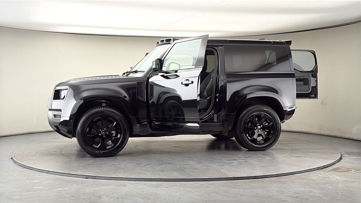 More views of Land Rover Defender 90