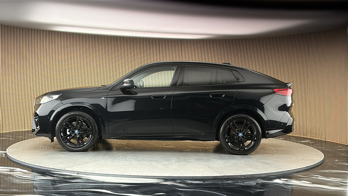 BMW iX2 Image 15