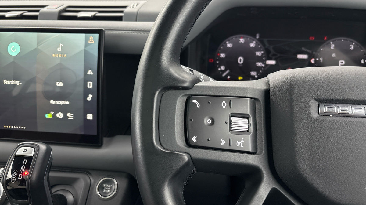 Land Rover Defender 130 Image 13