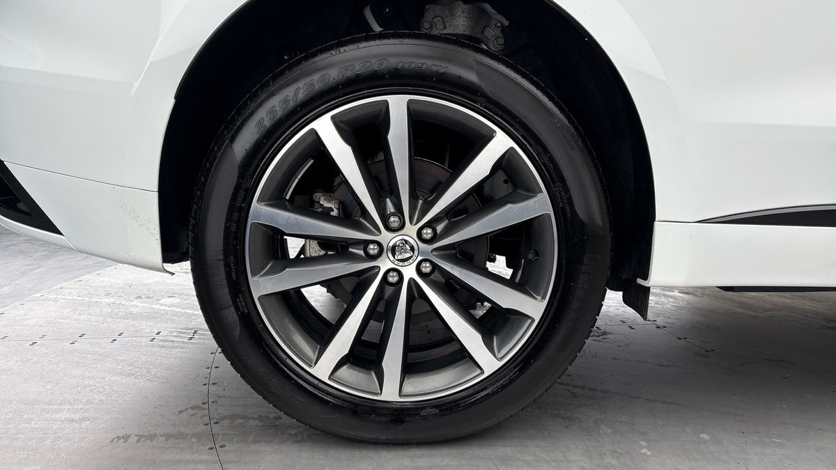 Jaguar F-PACE Image 10