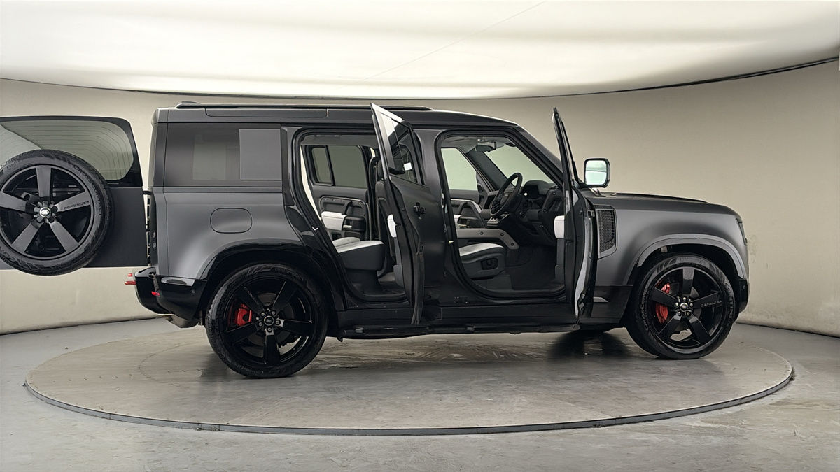 More views of Land Rover Defender 110