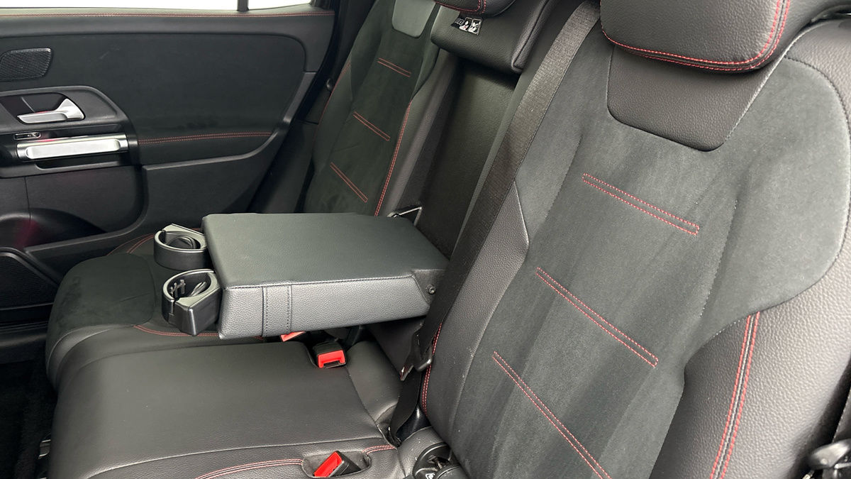 Mercedes-Benz GLB Image 9
