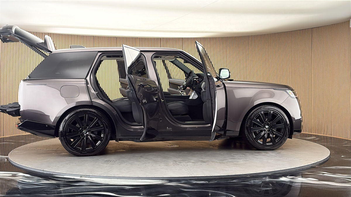 More views of Land Rover Range Rover