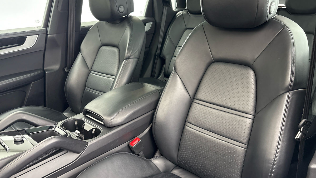 Porsche Cayenne Image 7