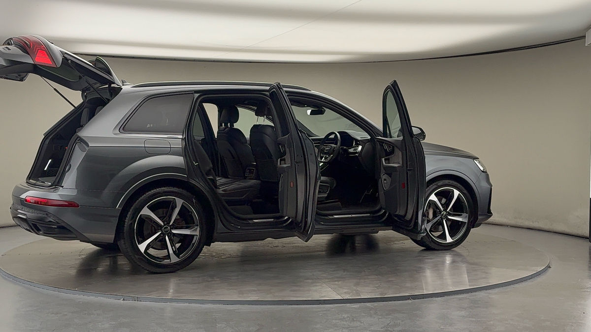 More views of Audi Q7