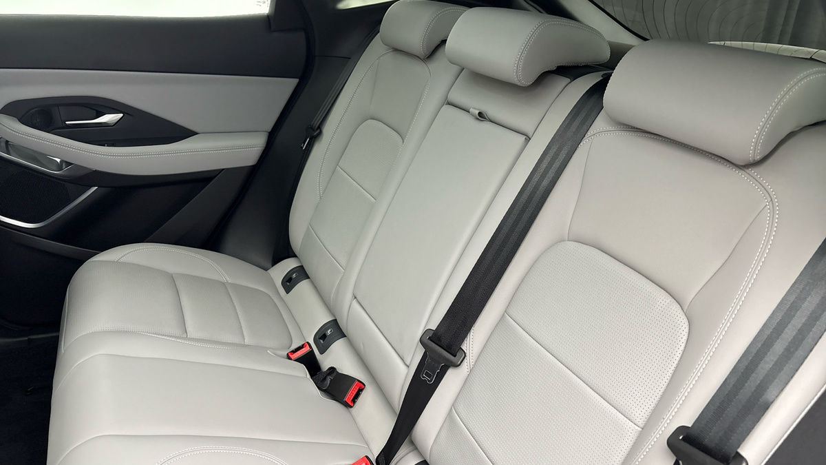 Jaguar E-PACE Image 8