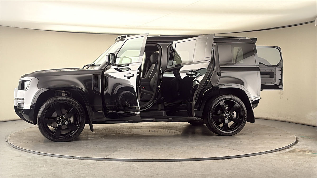 More views of Land Rover Defender 110