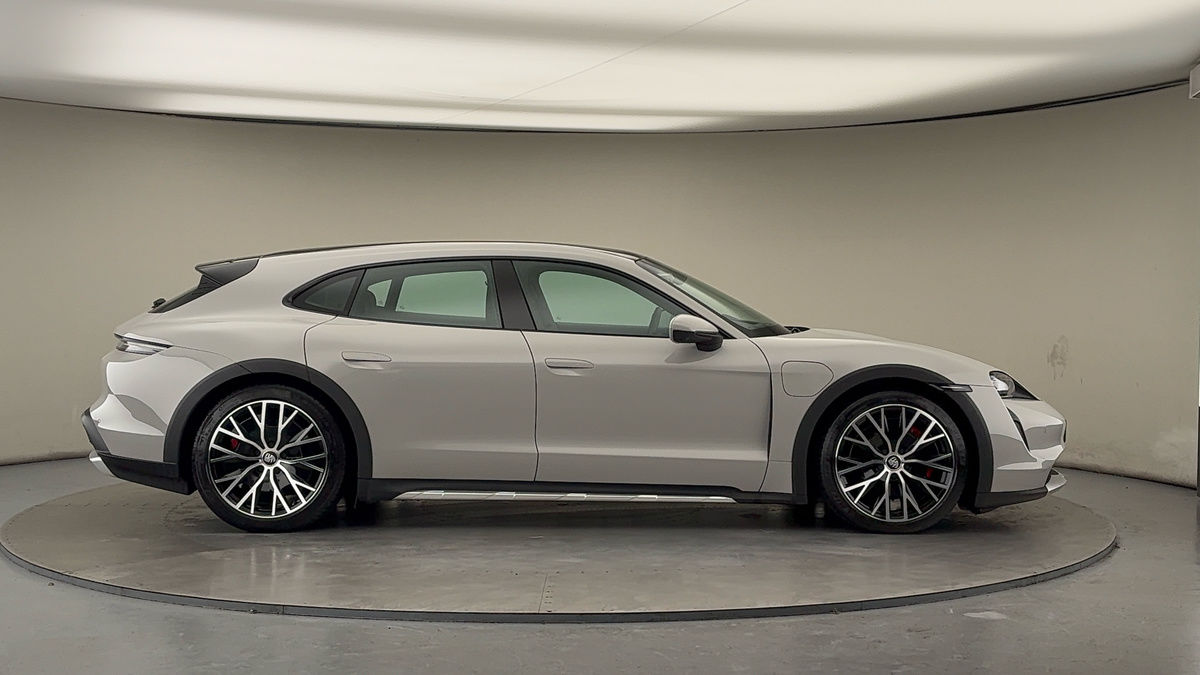 Porsche Taycan Image 16