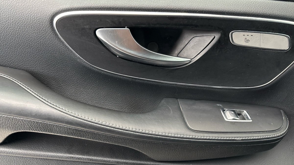 Mercedes-Benz V Class Image 19