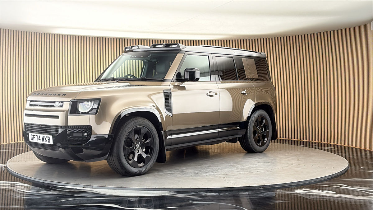 Land Rover Defender 110 Image 20