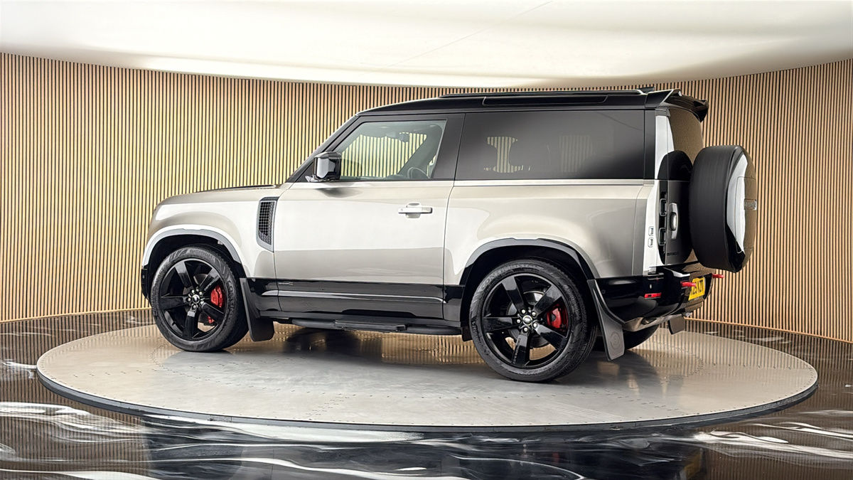 More views of Land Rover Defender 90
