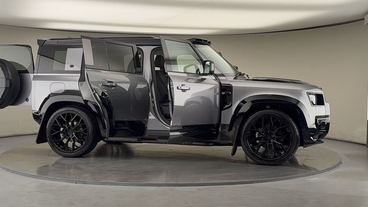 More views of Land Rover Defender 110