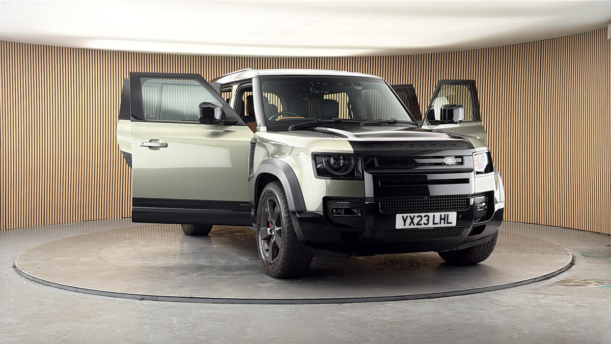 More views of Land Rover Defender 110