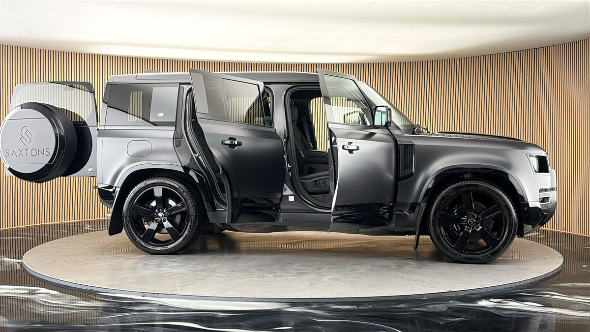 More views of Land Rover Defender 110