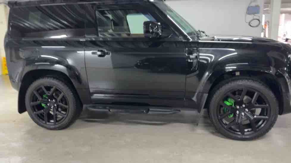 More views of Land Rover Defender 90