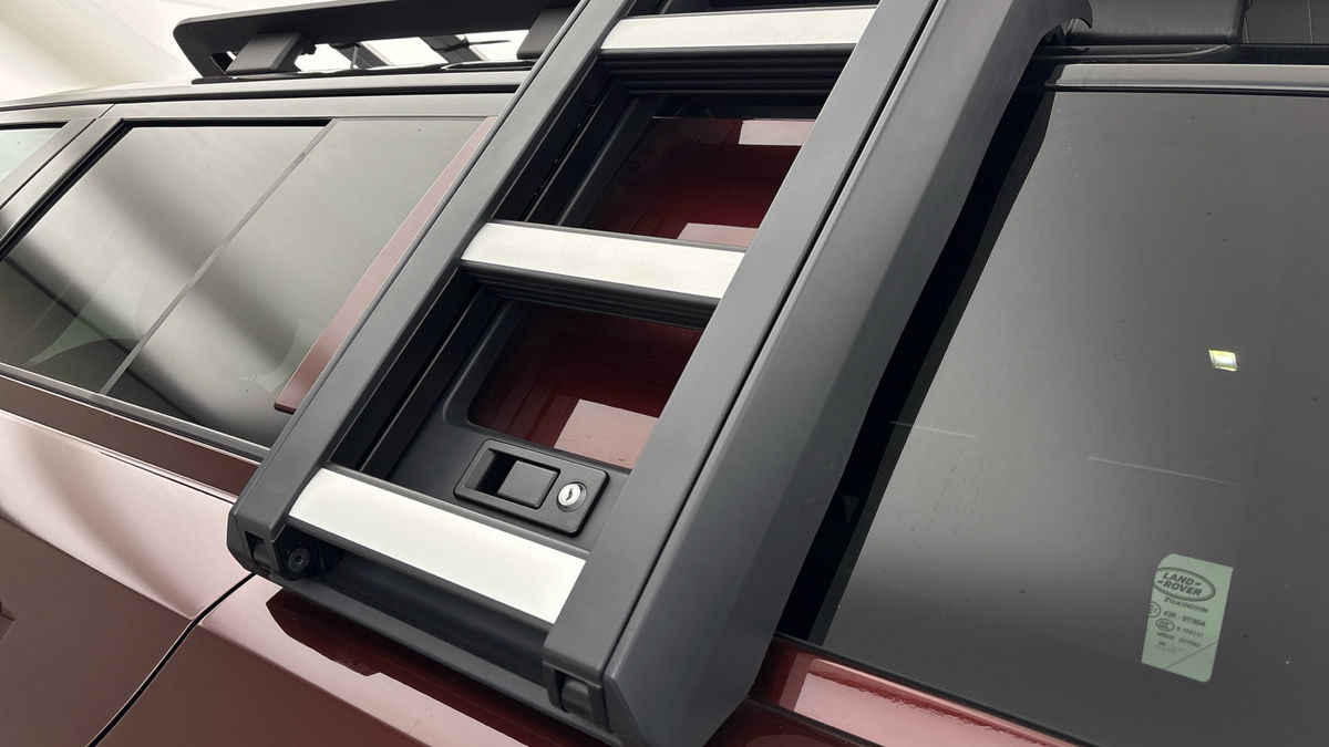 Land Rover Defender 110 Urban Image 27