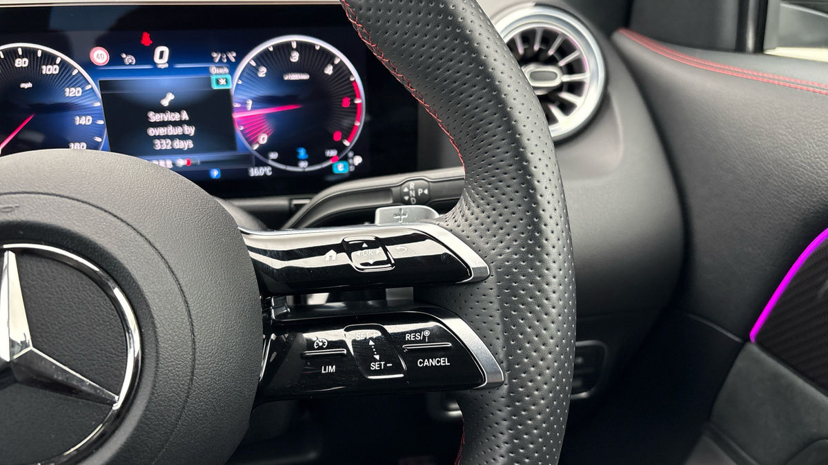 Mercedes-Benz GLA Image 14