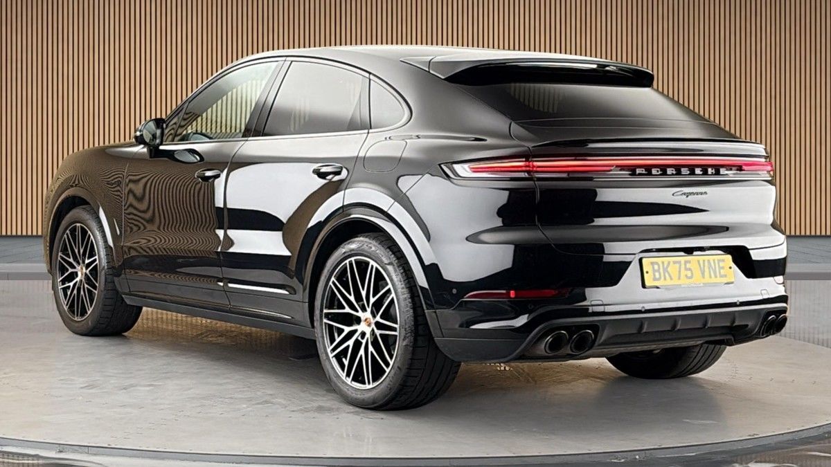Porsche Cayenne Image 2