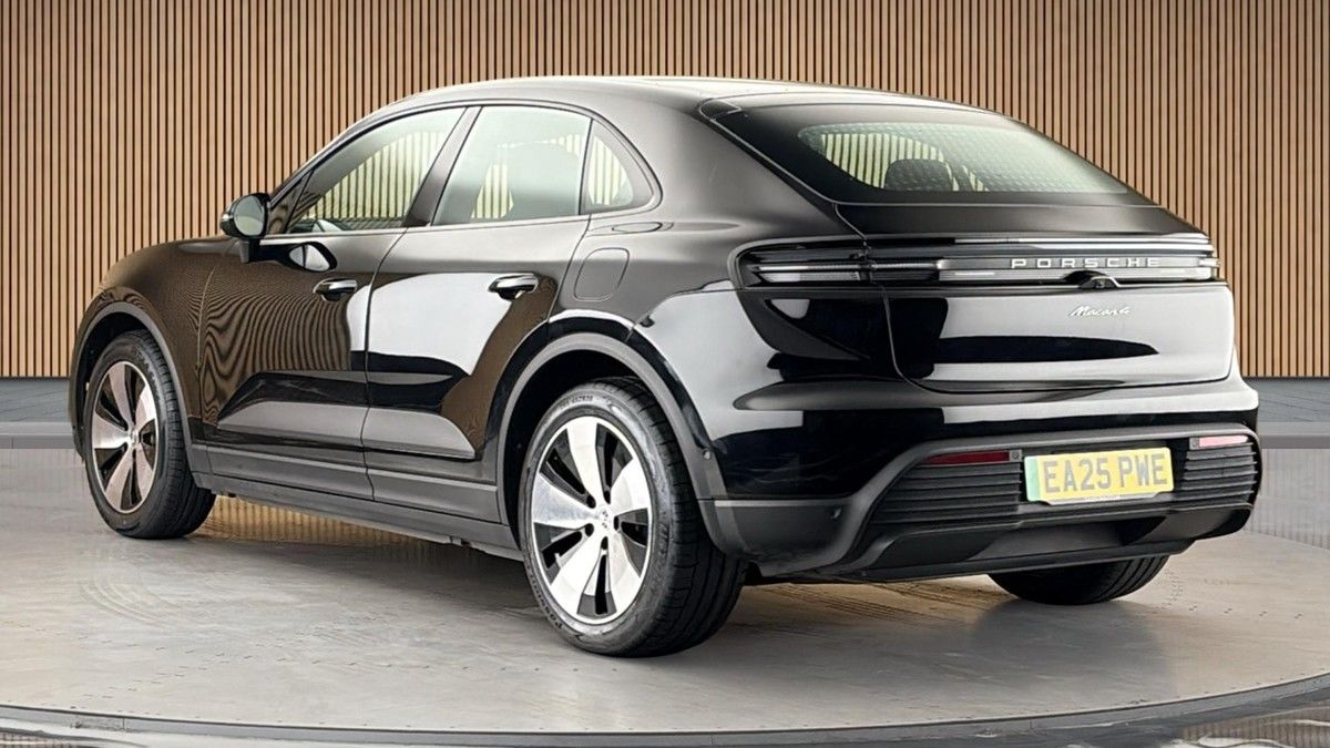 Porsche Macan Image 2
