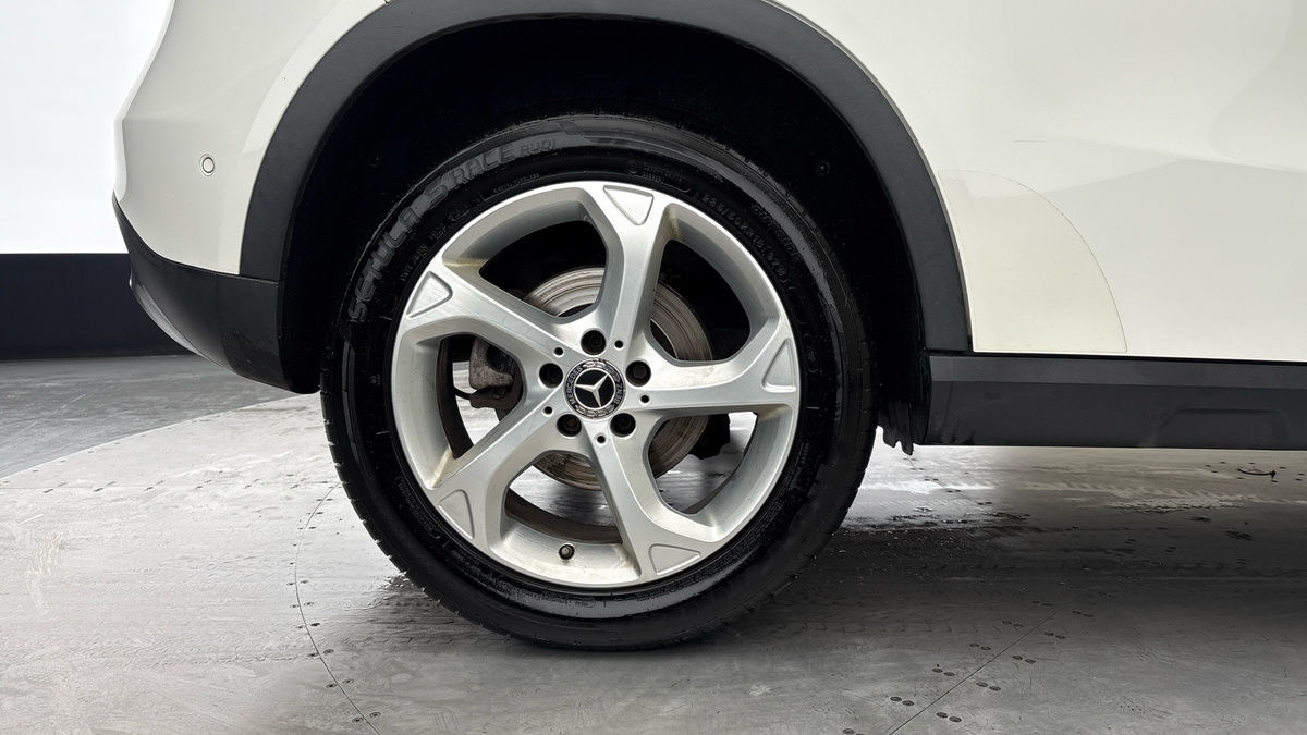 Mercedes-Benz GLA Image 10