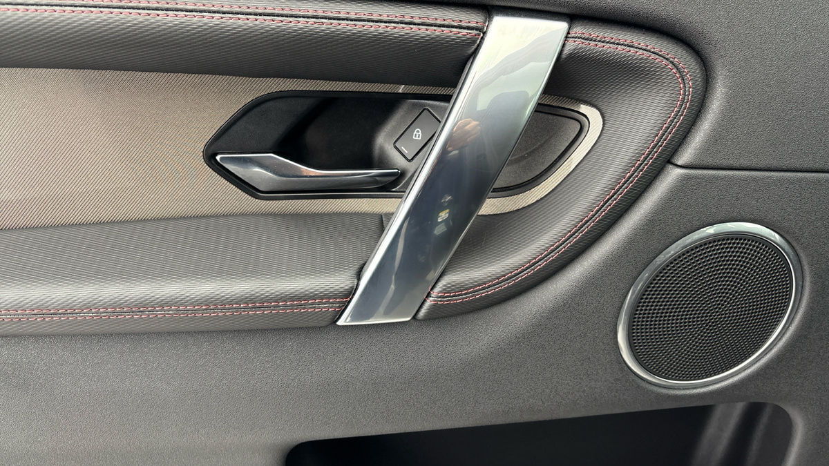 Land Rover Discovery Sport Image 19