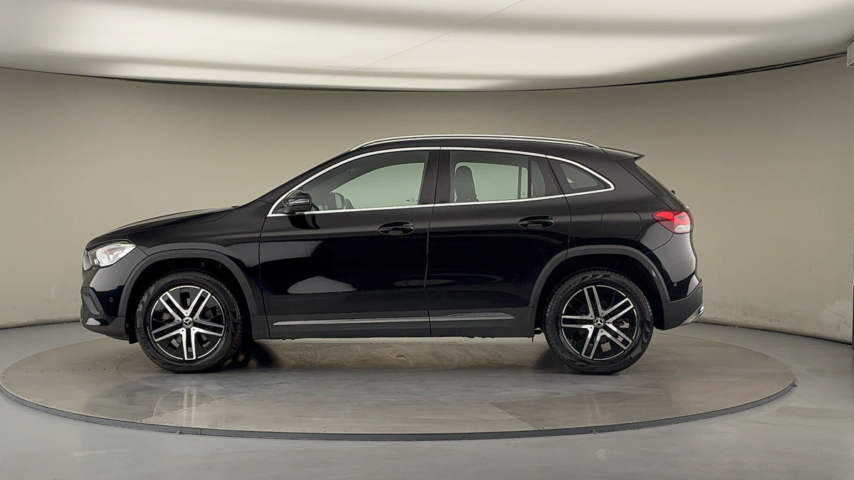 Mercedes-Benz GLA Image 15