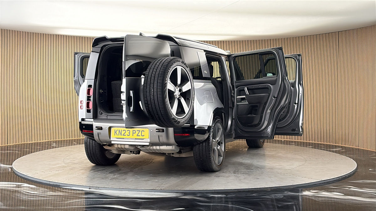 More views of Land Rover Defender 110