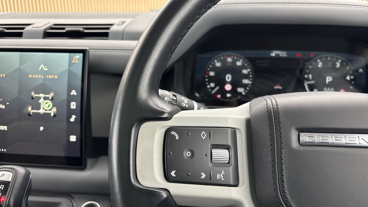 Land Rover Defender 90 Image 13