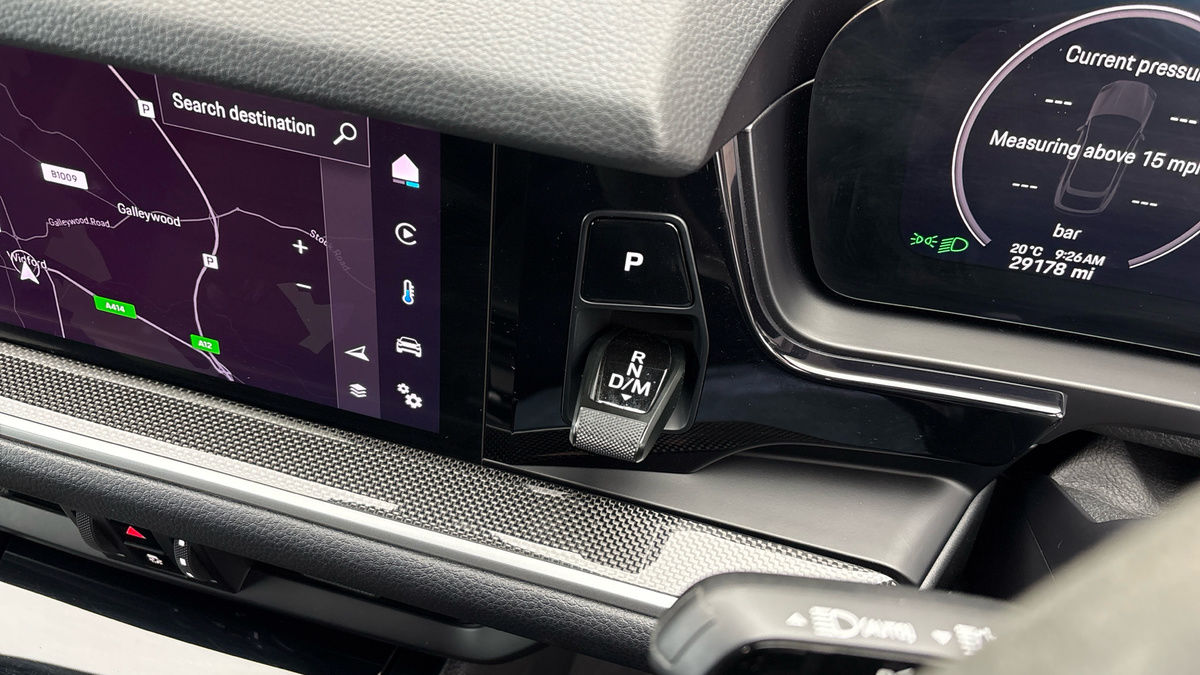 Porsche Cayenne Image 32