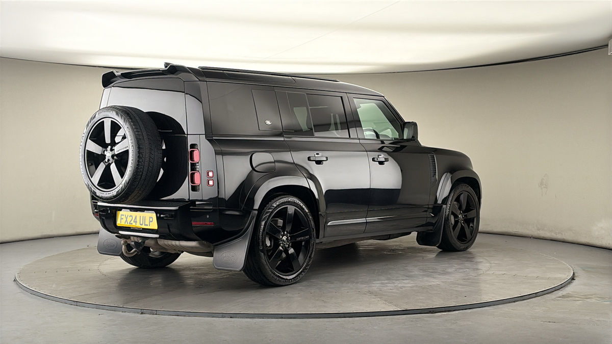 Land Rover Defender 110 Image 21