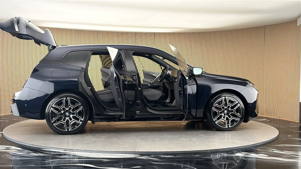 More views of BMW iX