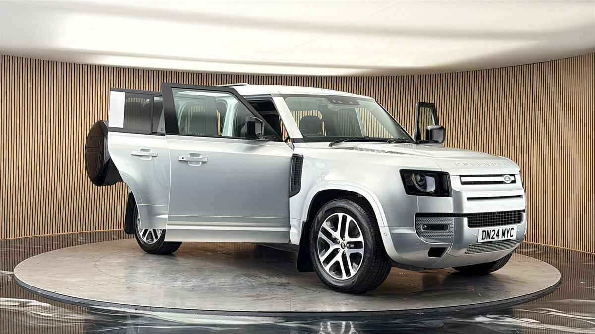 More views of Land Rover Defender 110