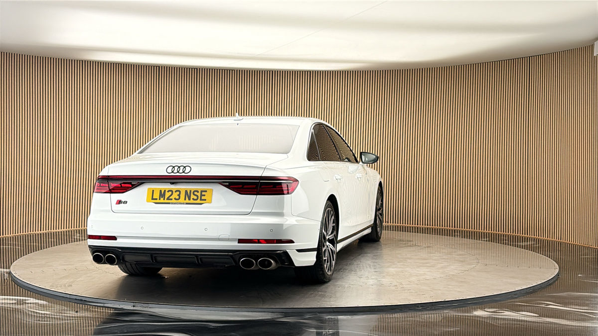 More views of Audi S8