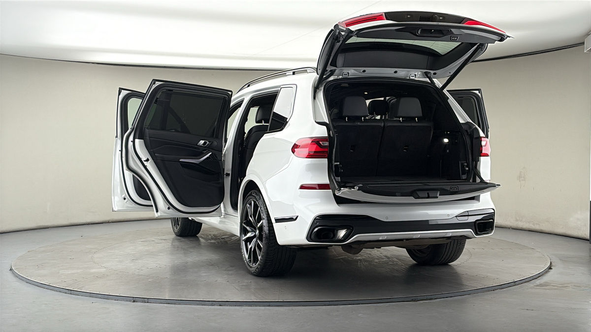 More views of BMW X7