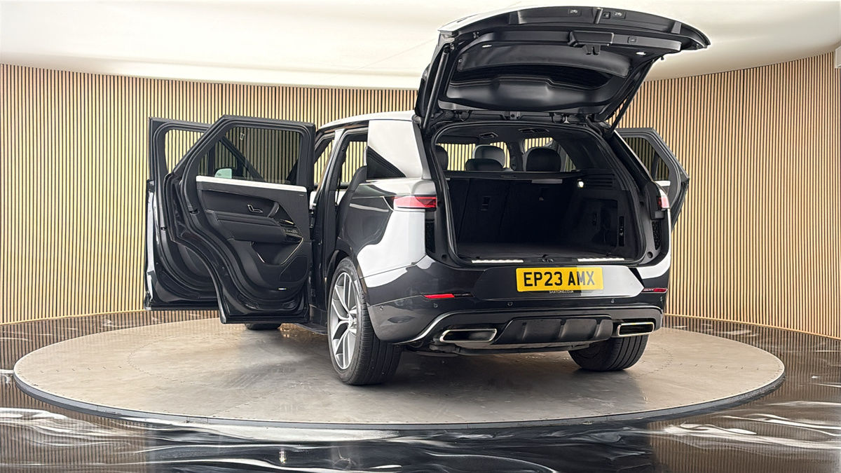 More views of Land Rover Range Rover Sport
