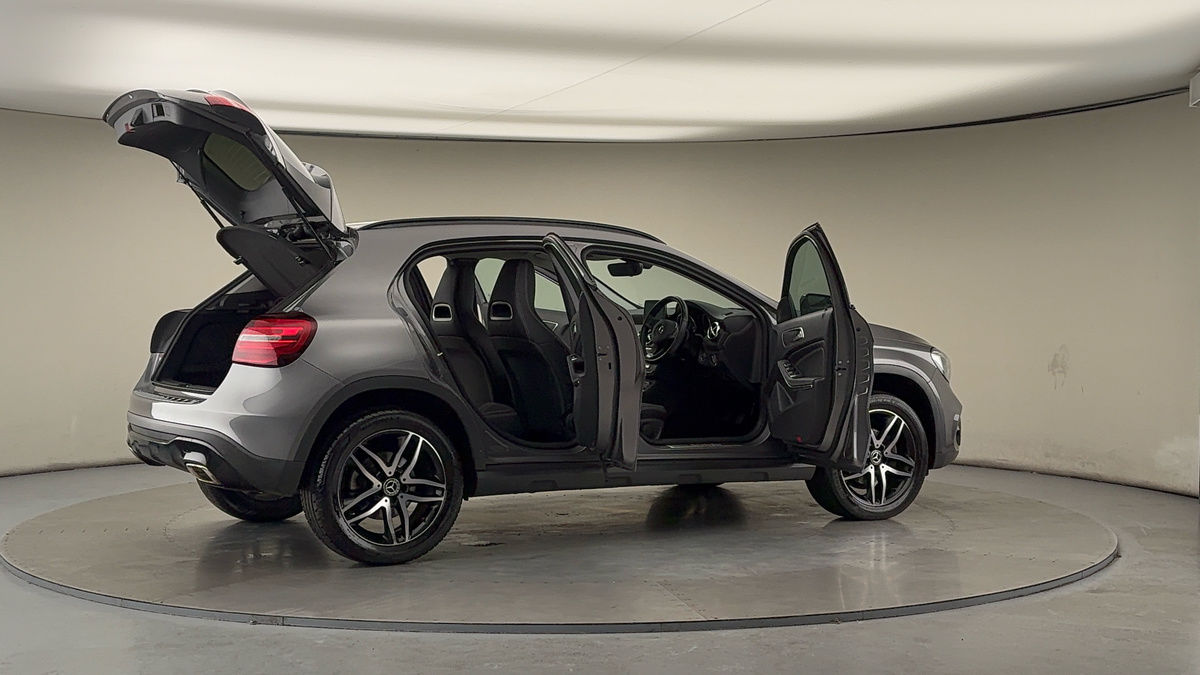 More views of Mercedes-Benz GLA