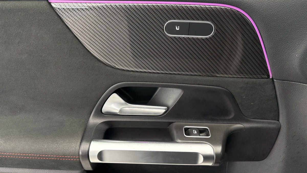 Mercedes-Benz GLB Image 19