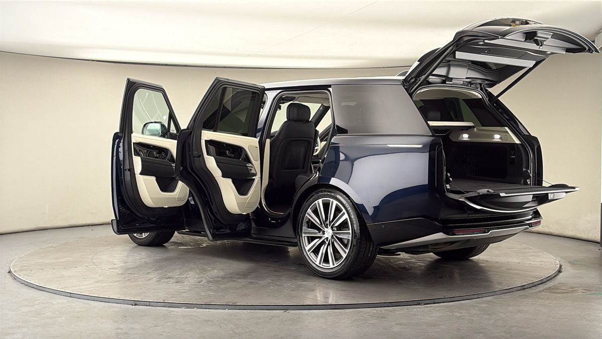 More views of Land Rover Range Rover