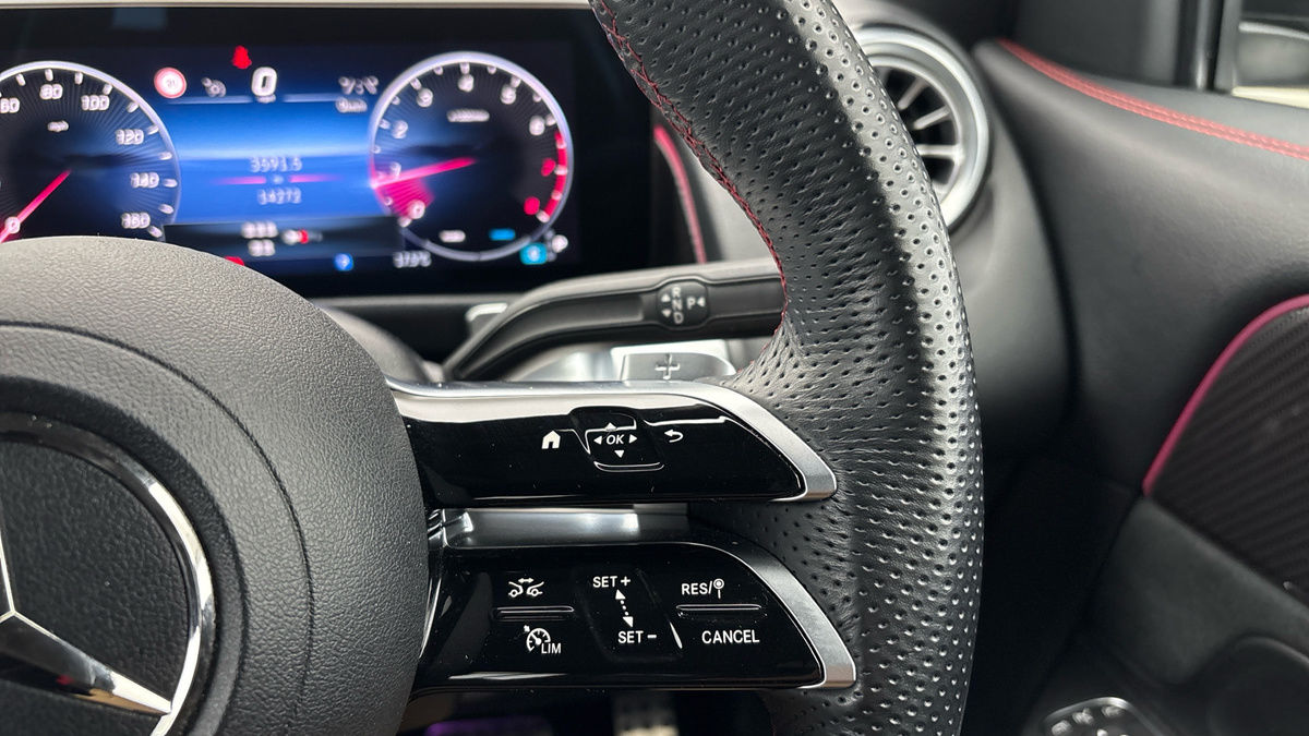 Mercedes-Benz GLB Image 14