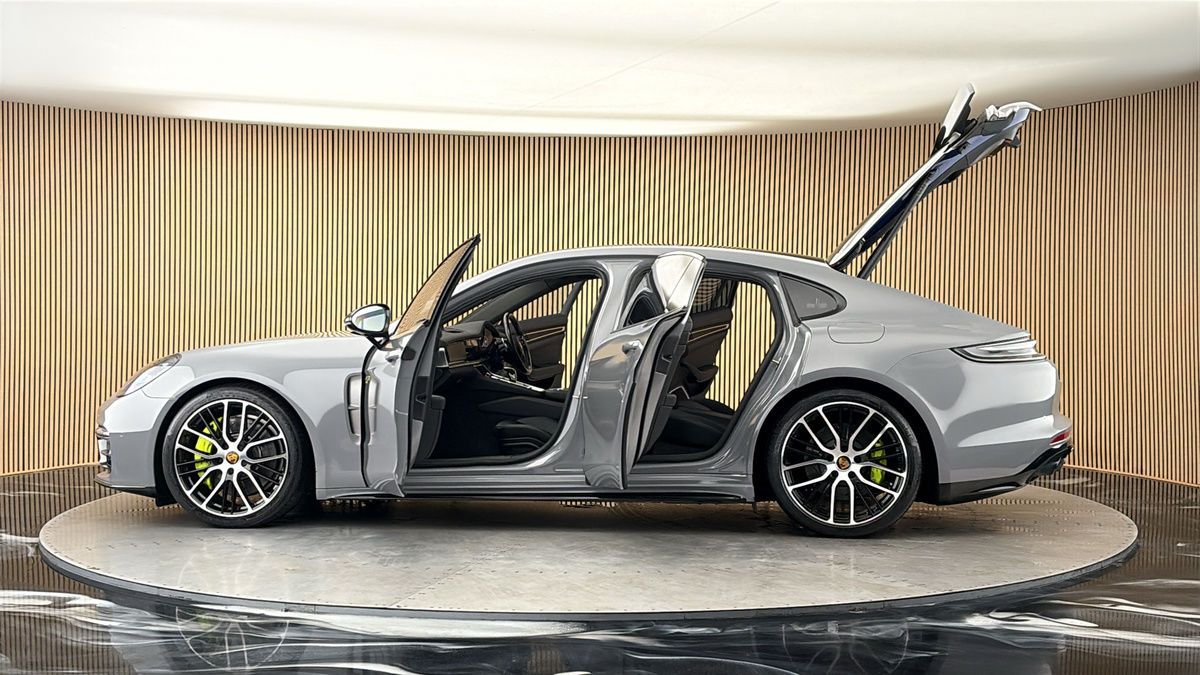 More views of Porsche Panamera
