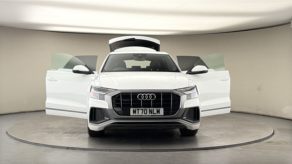 More views of Audi Q8