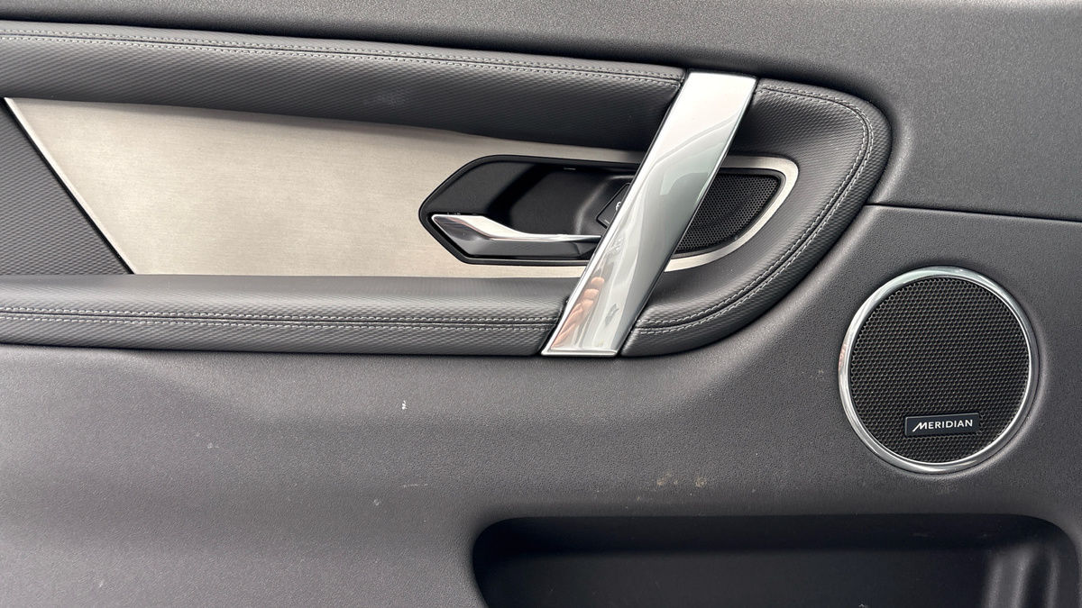 Land Rover Discovery Sport Image 19