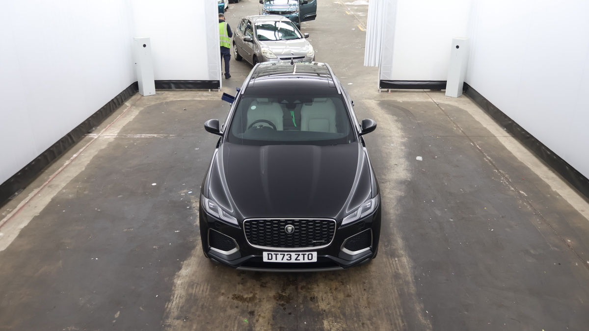Jaguar F-PACE Image 7