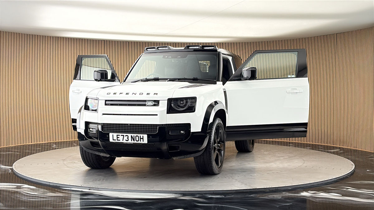 More views of Land Rover Defender 90